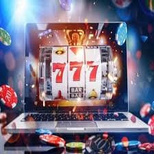 ফোনে বিপিএল ম্যাচ তথ্য পড়ার দৃশ্য
